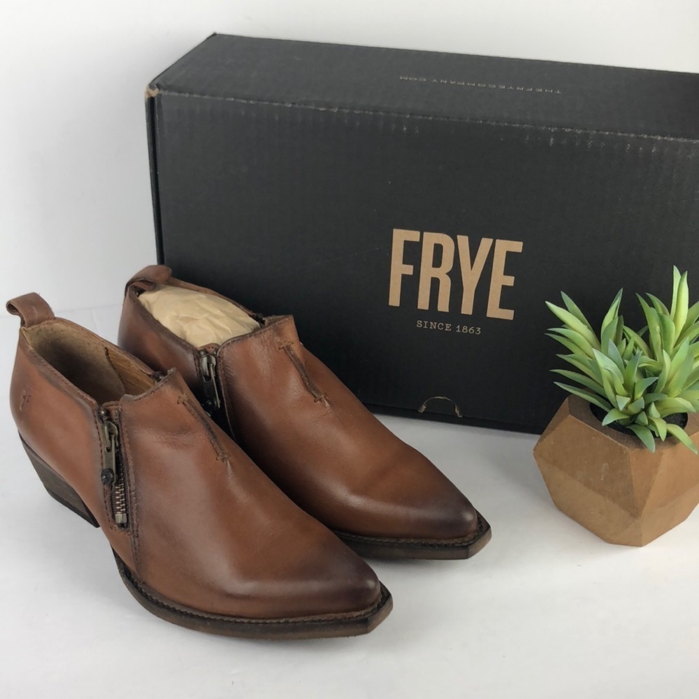NEW Frye Sacha Moto Shootie Dual Zip Point Toe Ankle Boots 5.5
